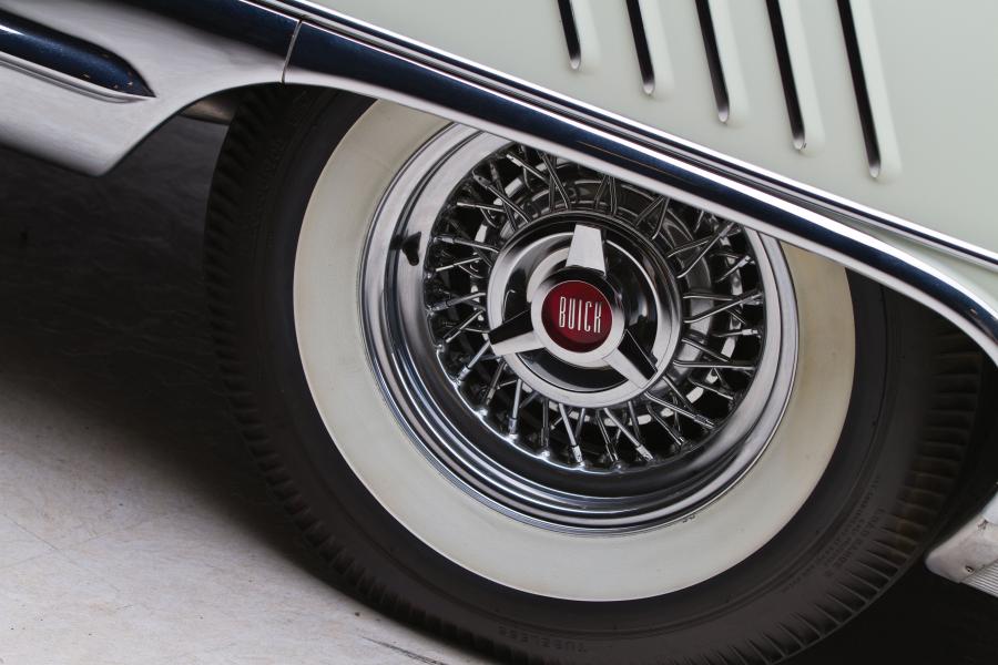Колеса Buick Limited Convertible 1958 года  (фото 37 из 57)